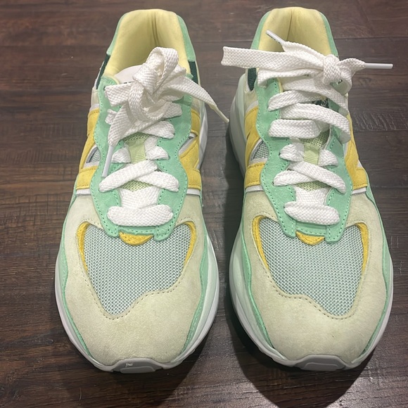 New Balance x Staud Collab size 7.5 lime/yellow - Picture 7 of 7